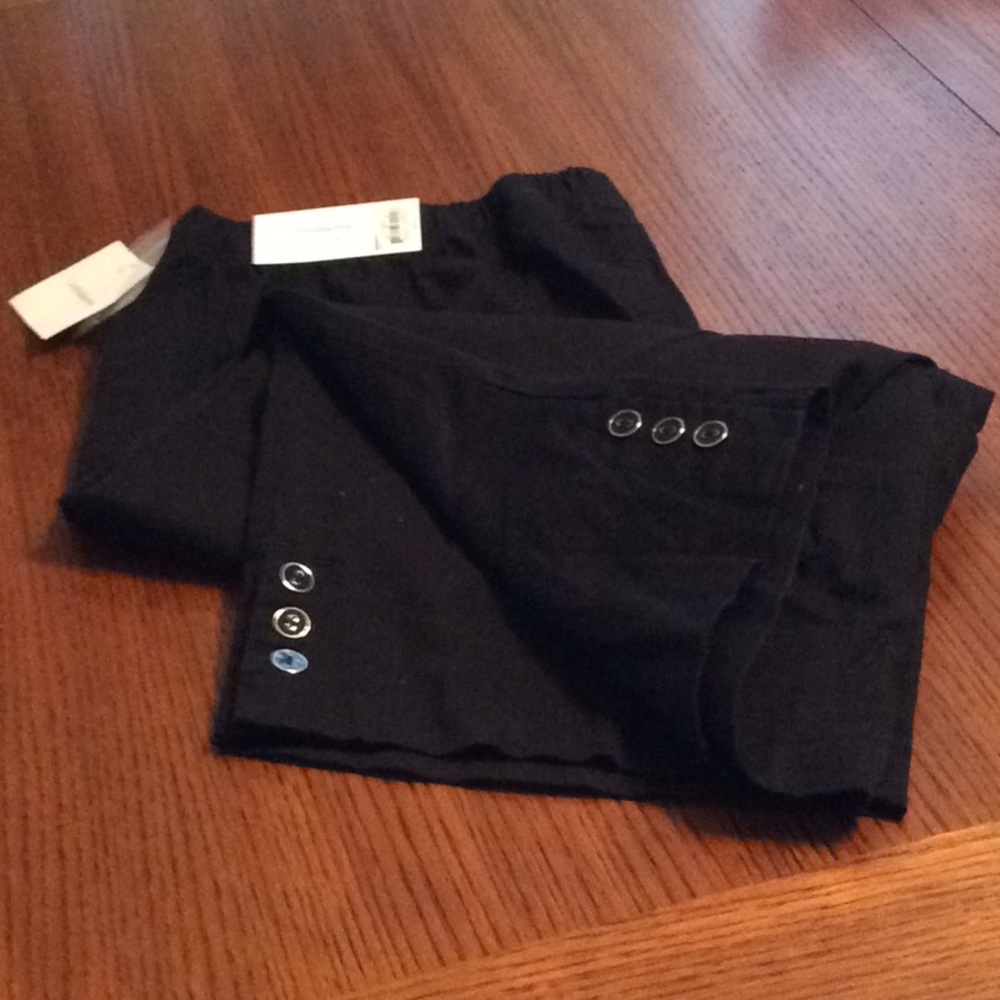 Black capris